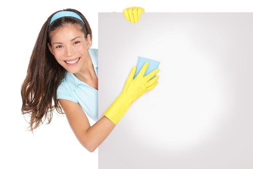 Deep carpet cleaning service in Belsizepark for a bright home interior